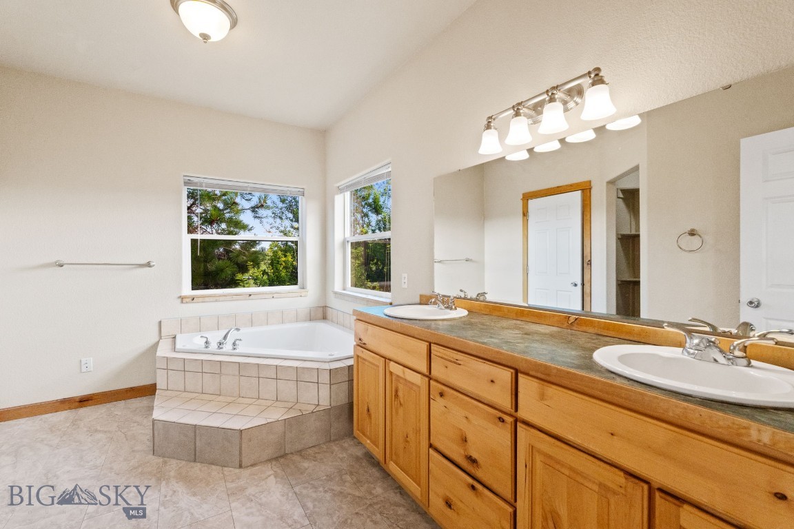 74 W Clara Court Property Photo 22