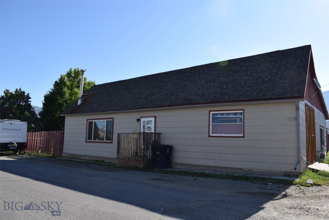 2200 Elm Property Photo