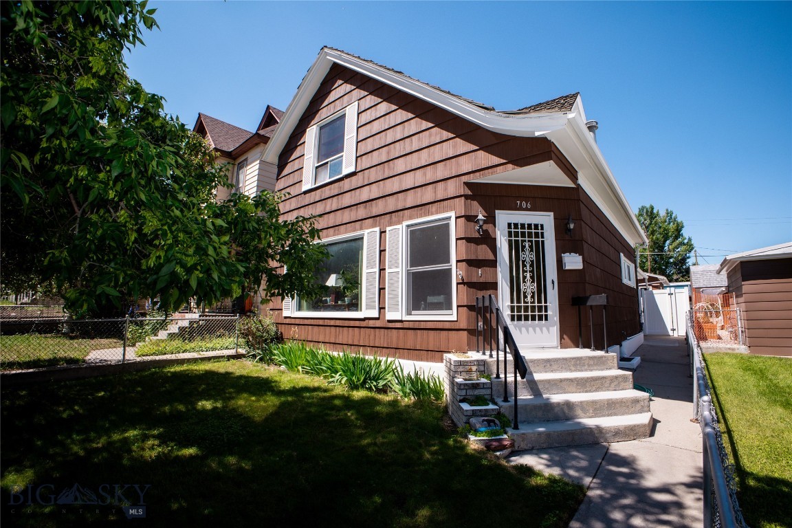 706 Locust Street Property Photo 1