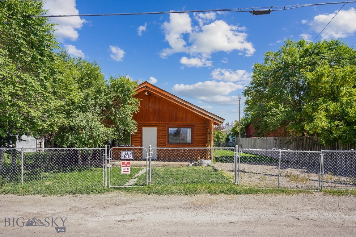 530 1/2 Thomsen Avenue Property Photo 1