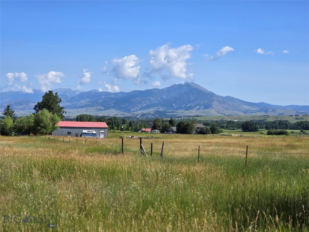 8050 S Leverich Road Property Photo 10