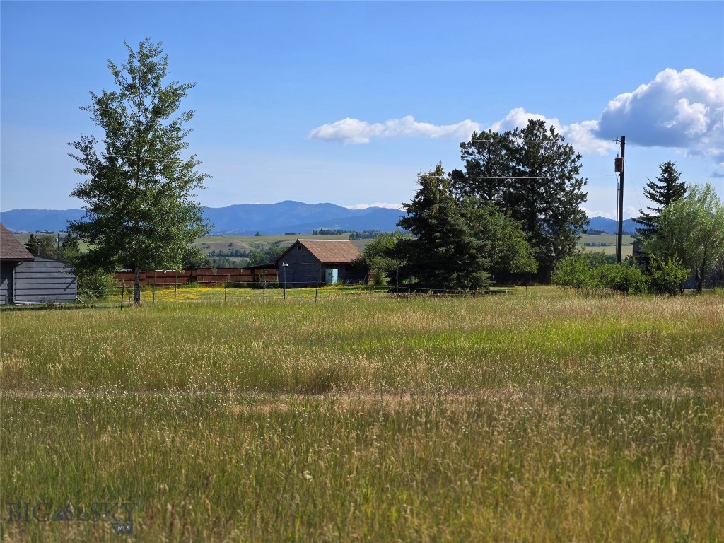 8050 S Leverich Road Property Photo 15
