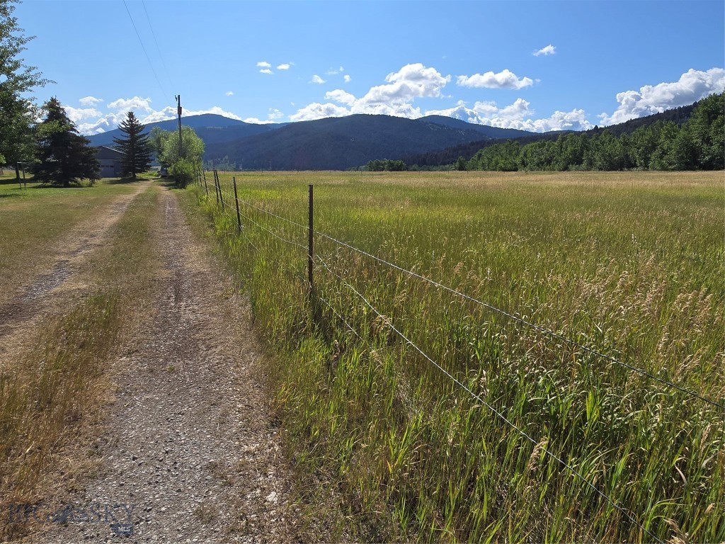 8050 S Leverich Road Property Photo 16
