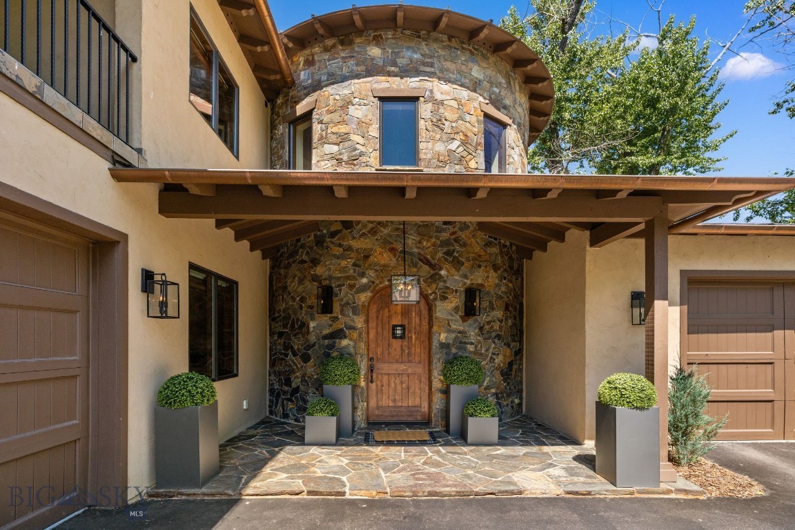 101 Milky Way Drive Property Photo 5