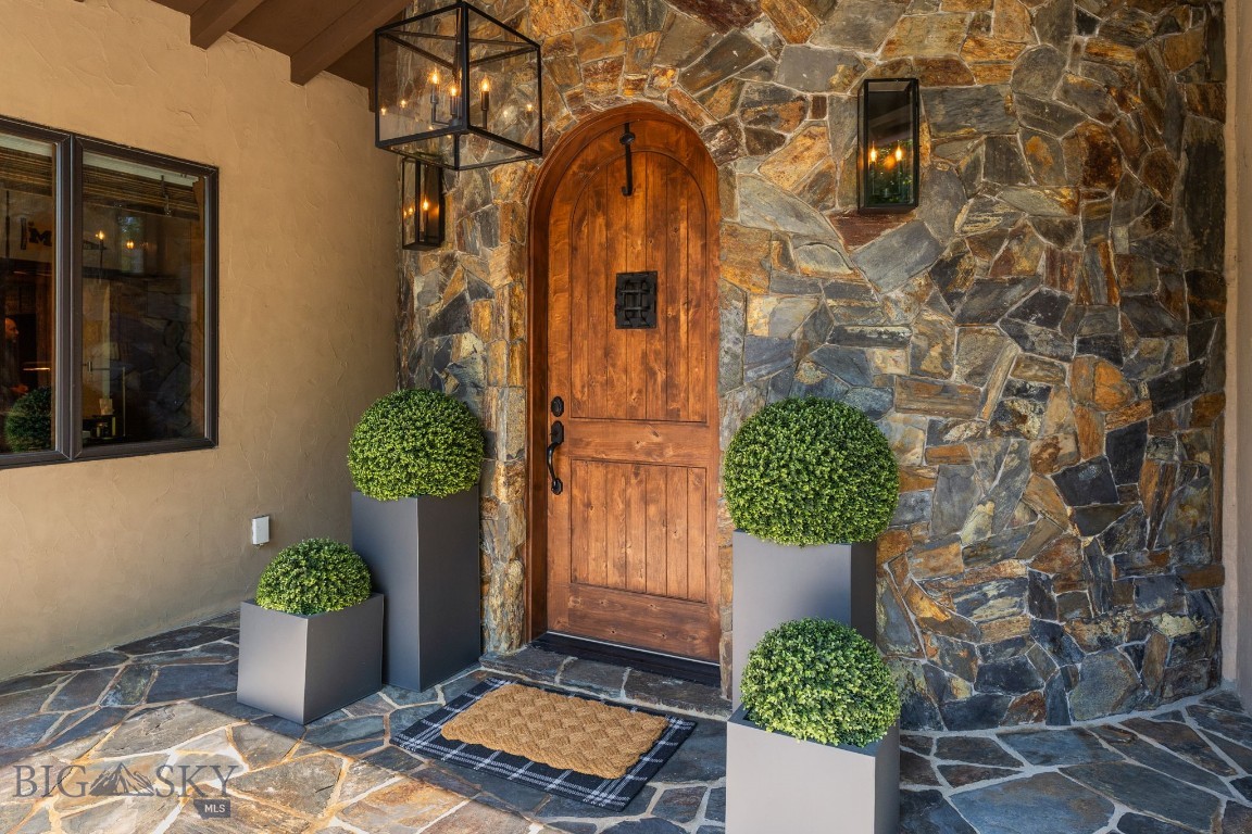 101 Milky Way Drive Property Photo 6