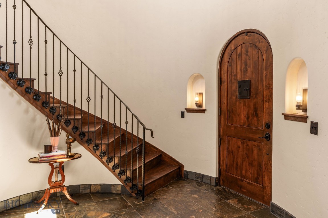 101 Milky Way Drive Property Photo 7