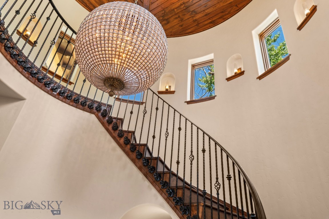 101 Milky Way Drive Property Photo 9