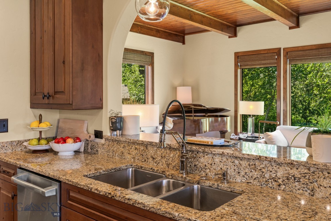 101 Milky Way Drive Property Photo 16