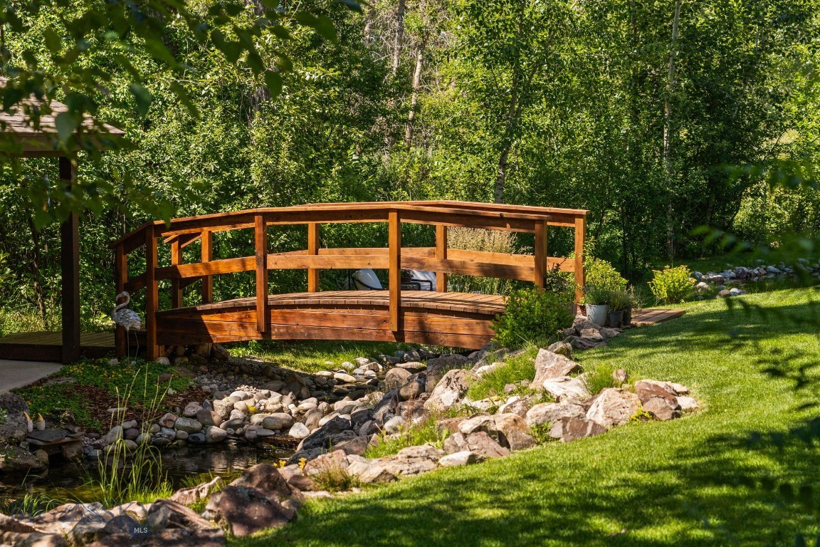 101 Milky Way Drive Property Photo 87