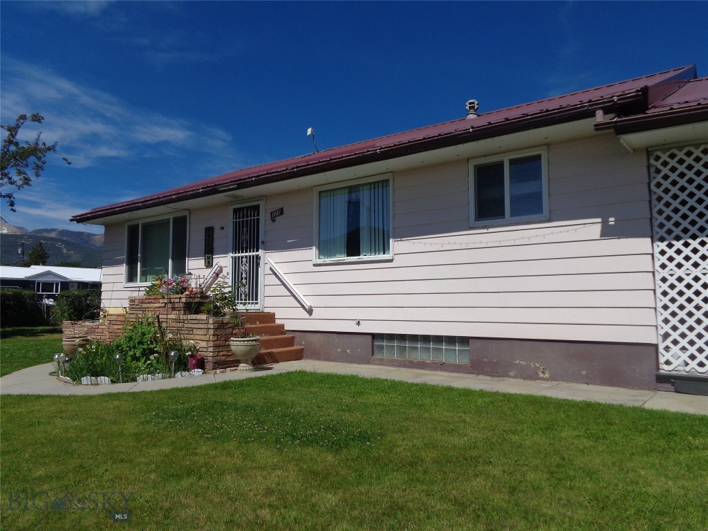 120 Balsam Street Property Photo 1