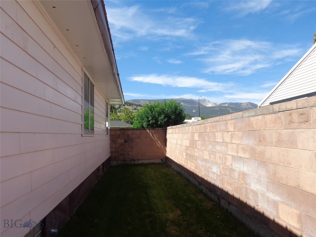 120 Balsam Street Property Photo 4
