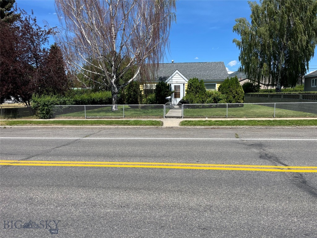 3011 Floral Blvd Property Photo 1