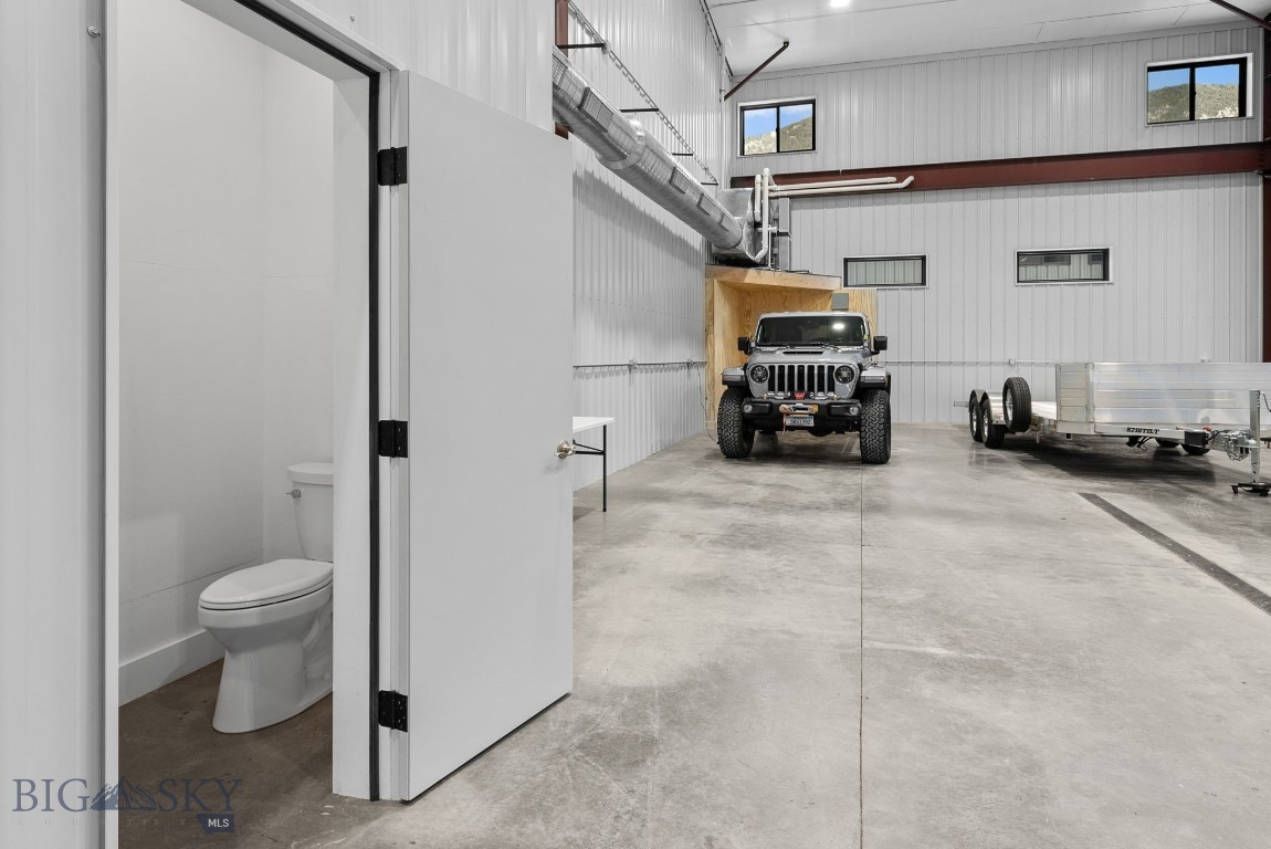 100 Blacksmith Loop E Property Photo 4