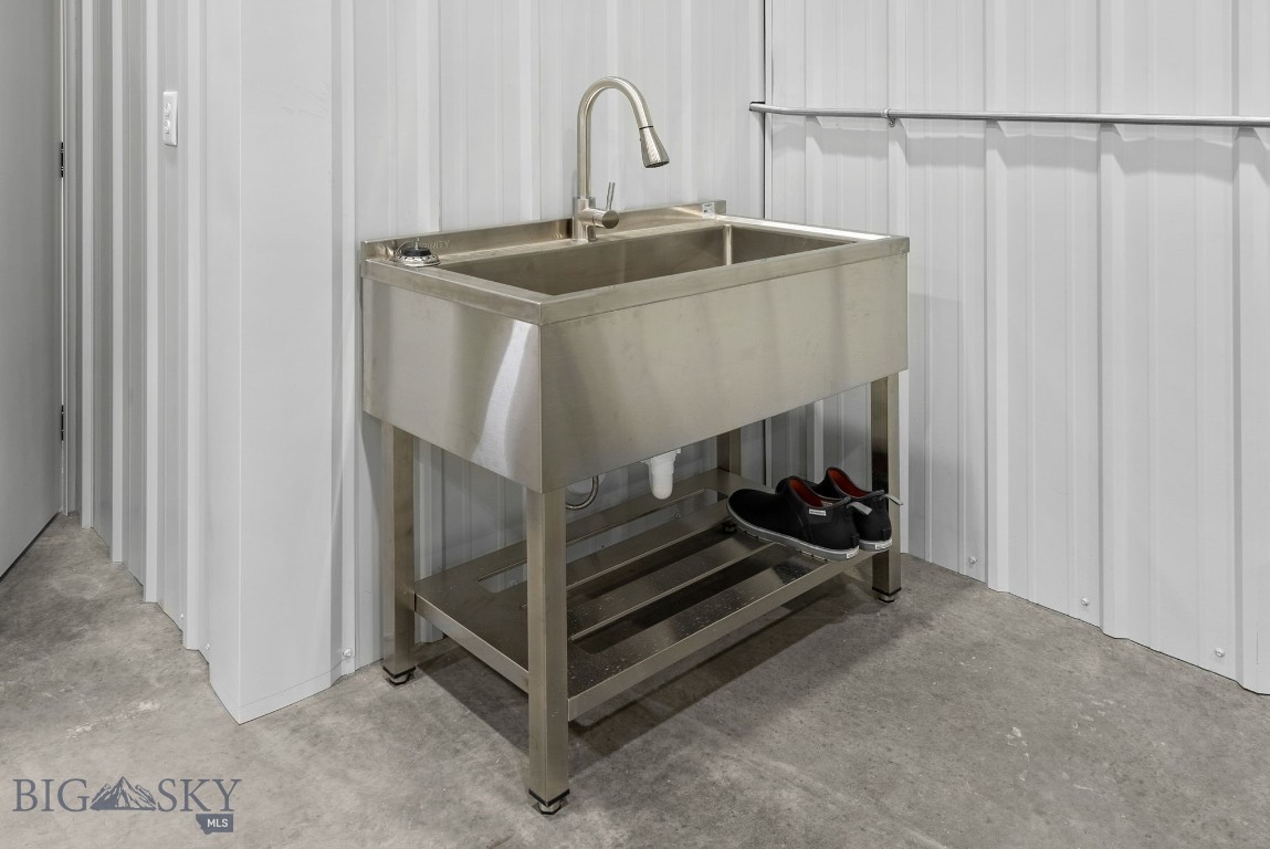 100 Blacksmith Loop E Property Photo 7