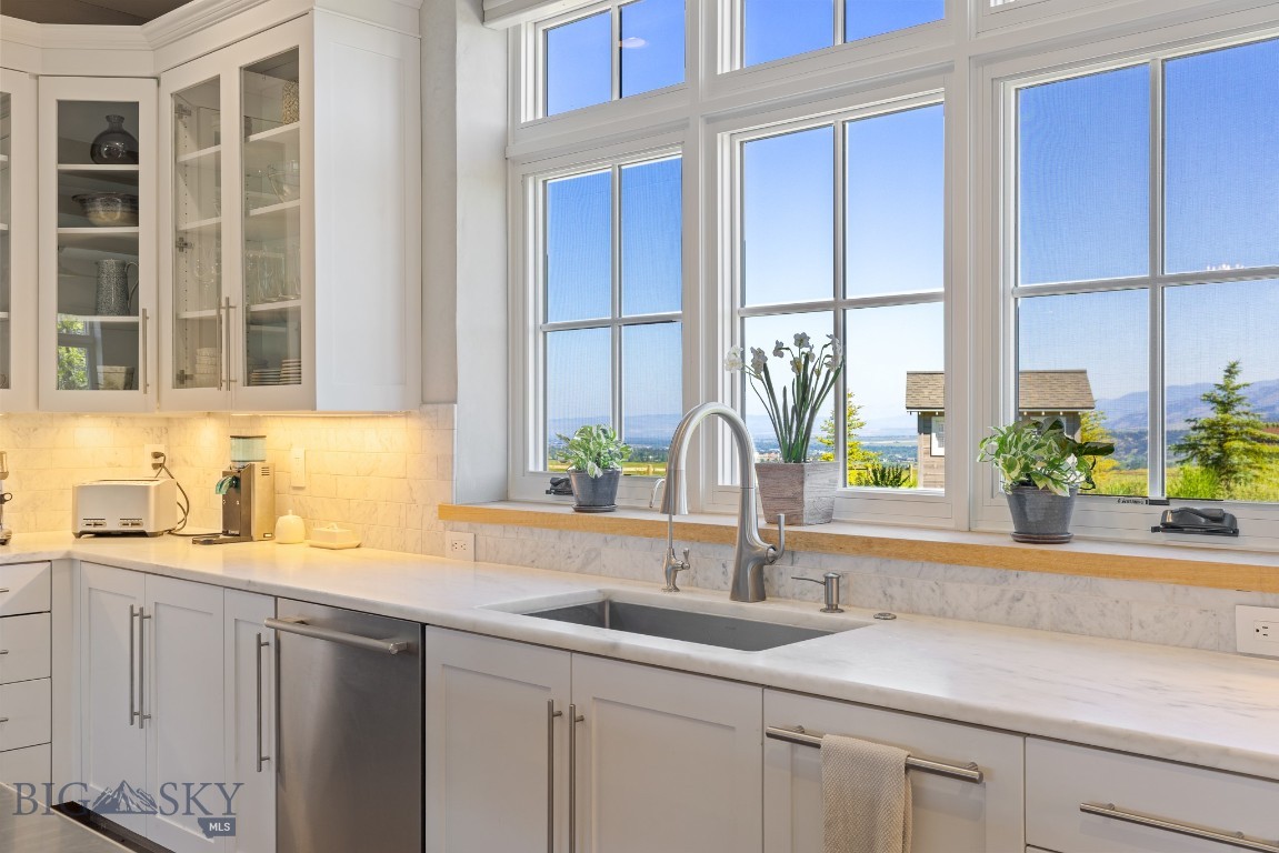 168 Hawthorn Lane Property Photo 11