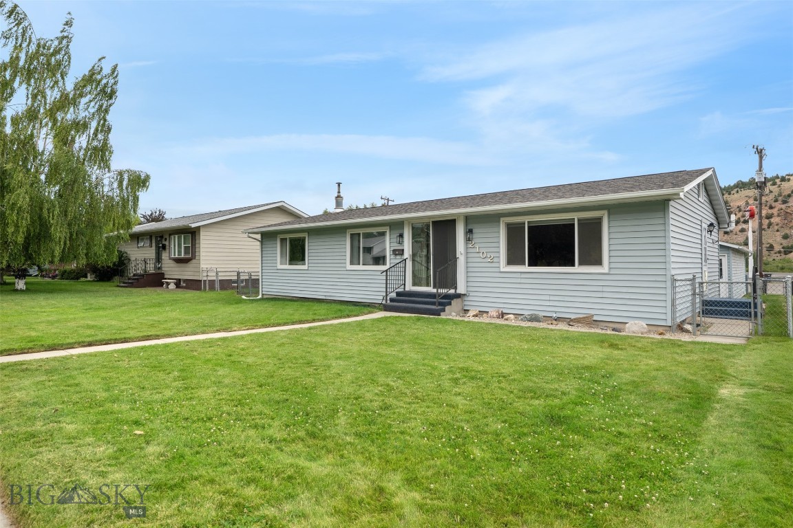 2102 Lincoln Property Photo