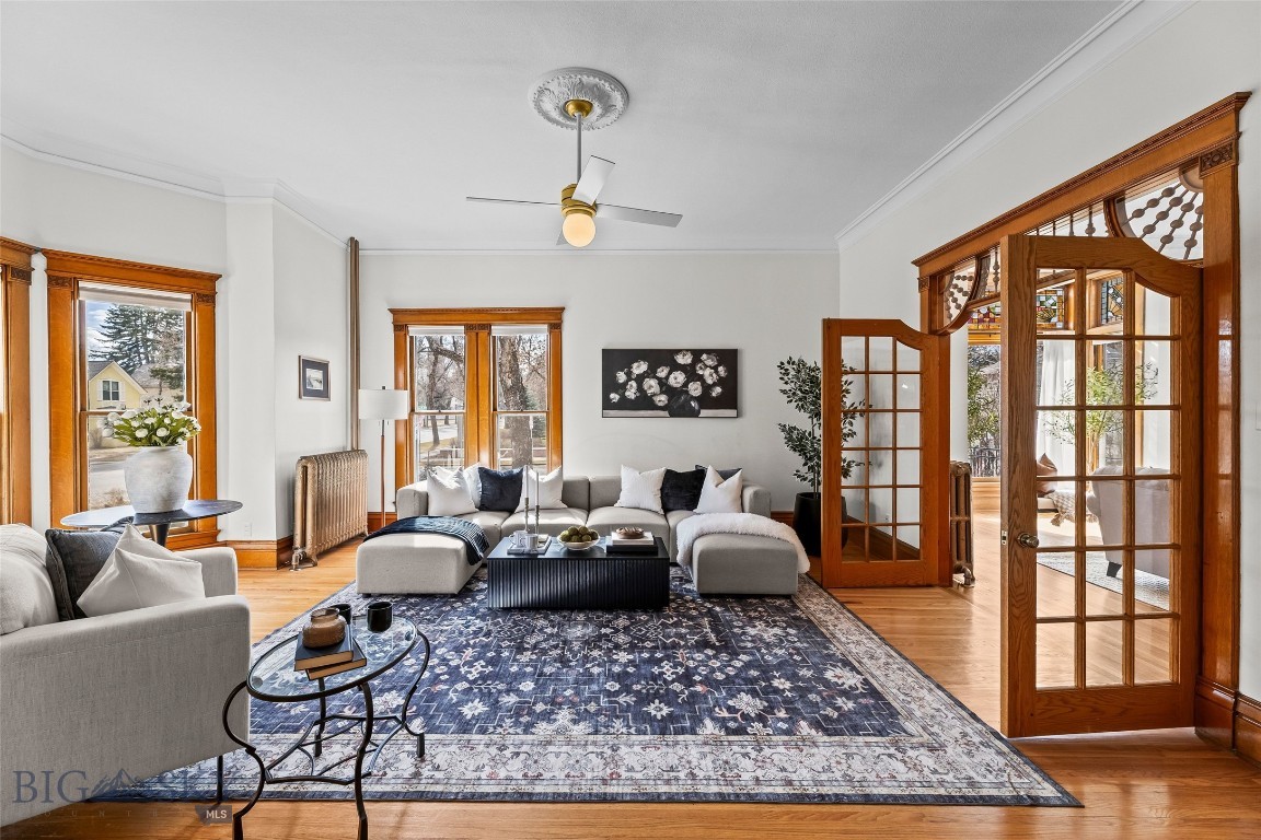 319 S Willson