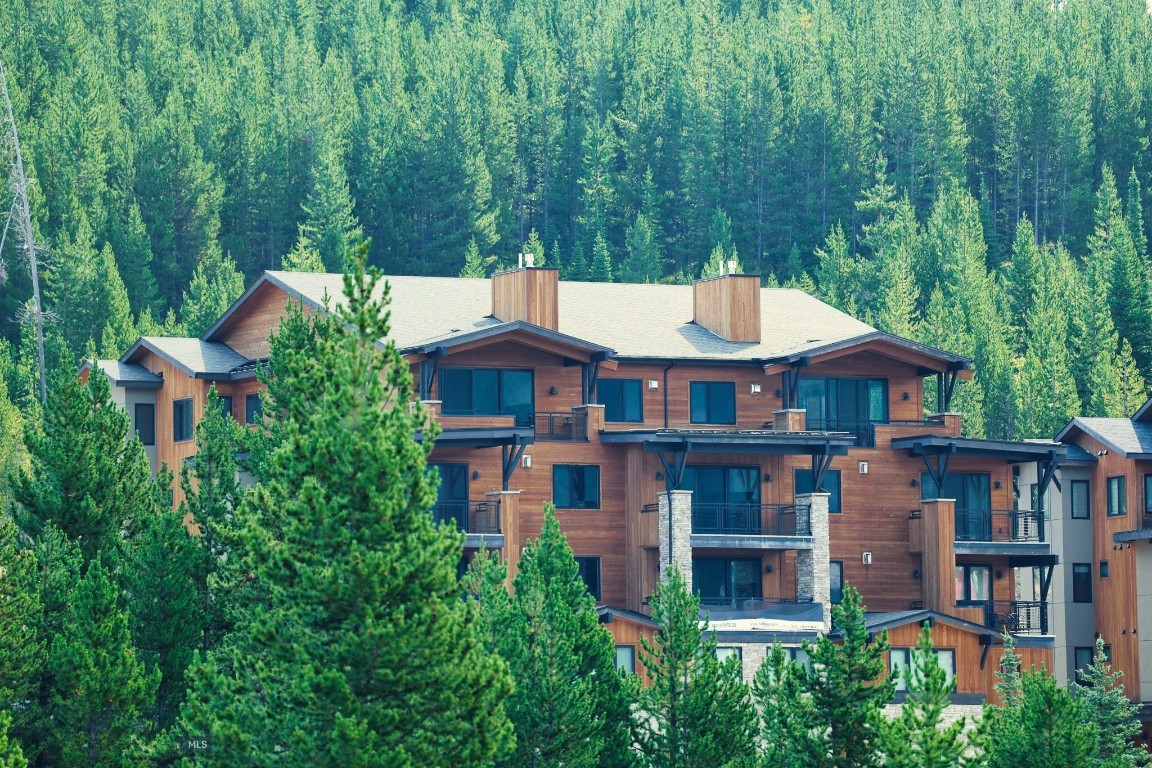 2D Summit View - 401D Property Photo 1