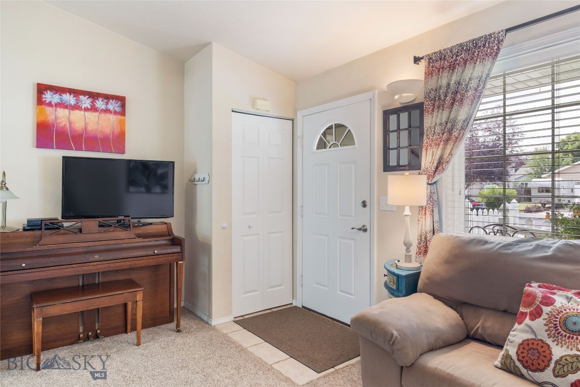 2615 Daisy Drive Property Photo 4