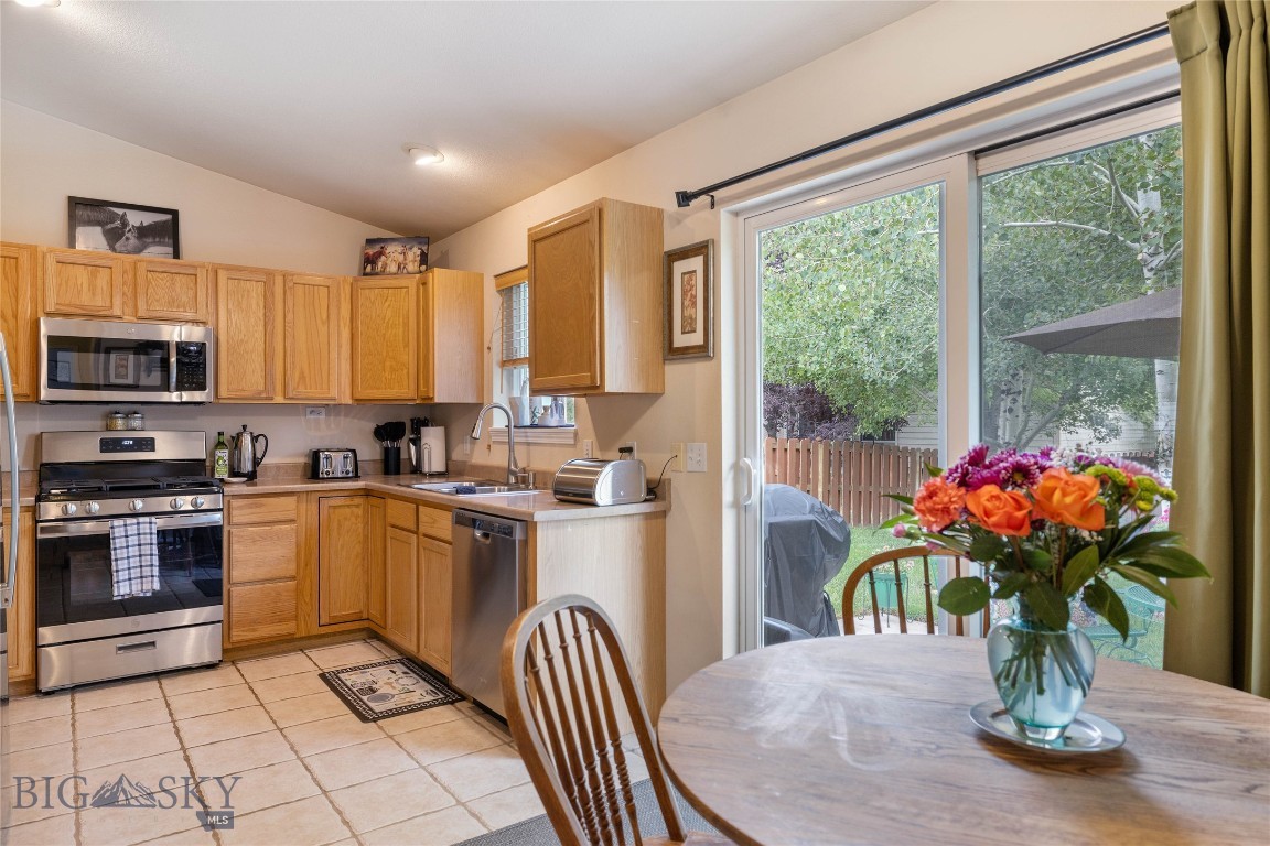 2615 Daisy Drive Property Photo 12