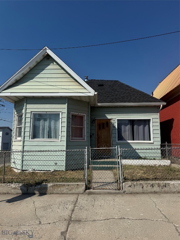 945 Iowa Avenue Property Photo 1