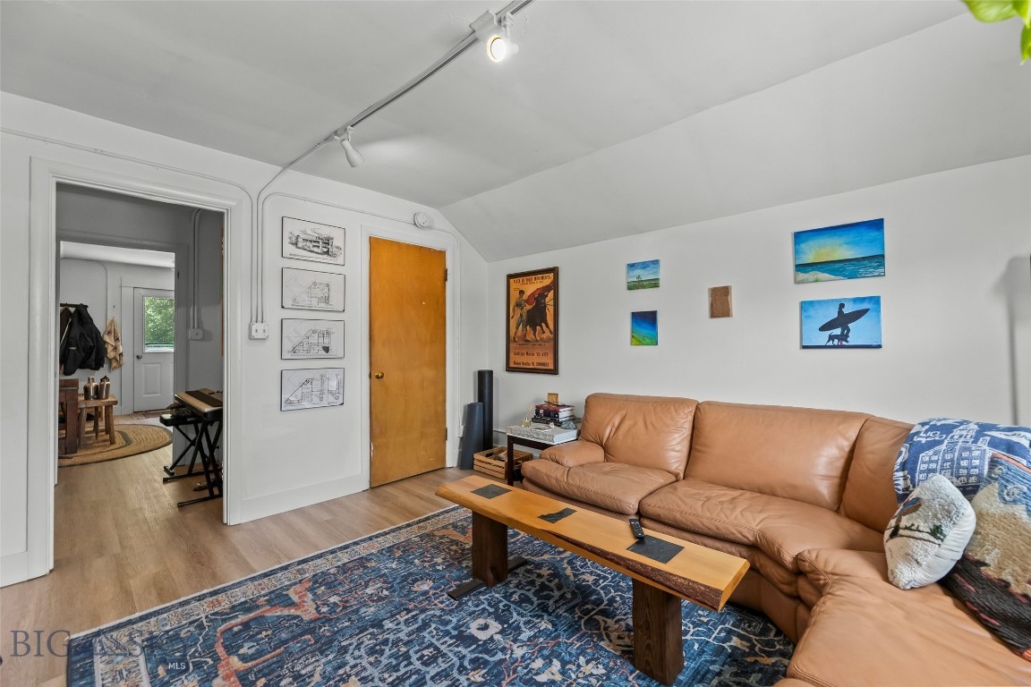 539 N Rouse Avenue Property Photo 52
