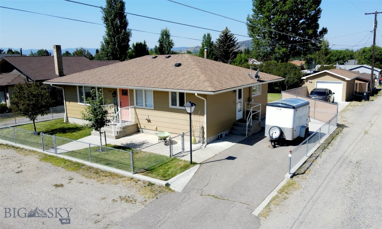 3625 Gladstone Property Photo