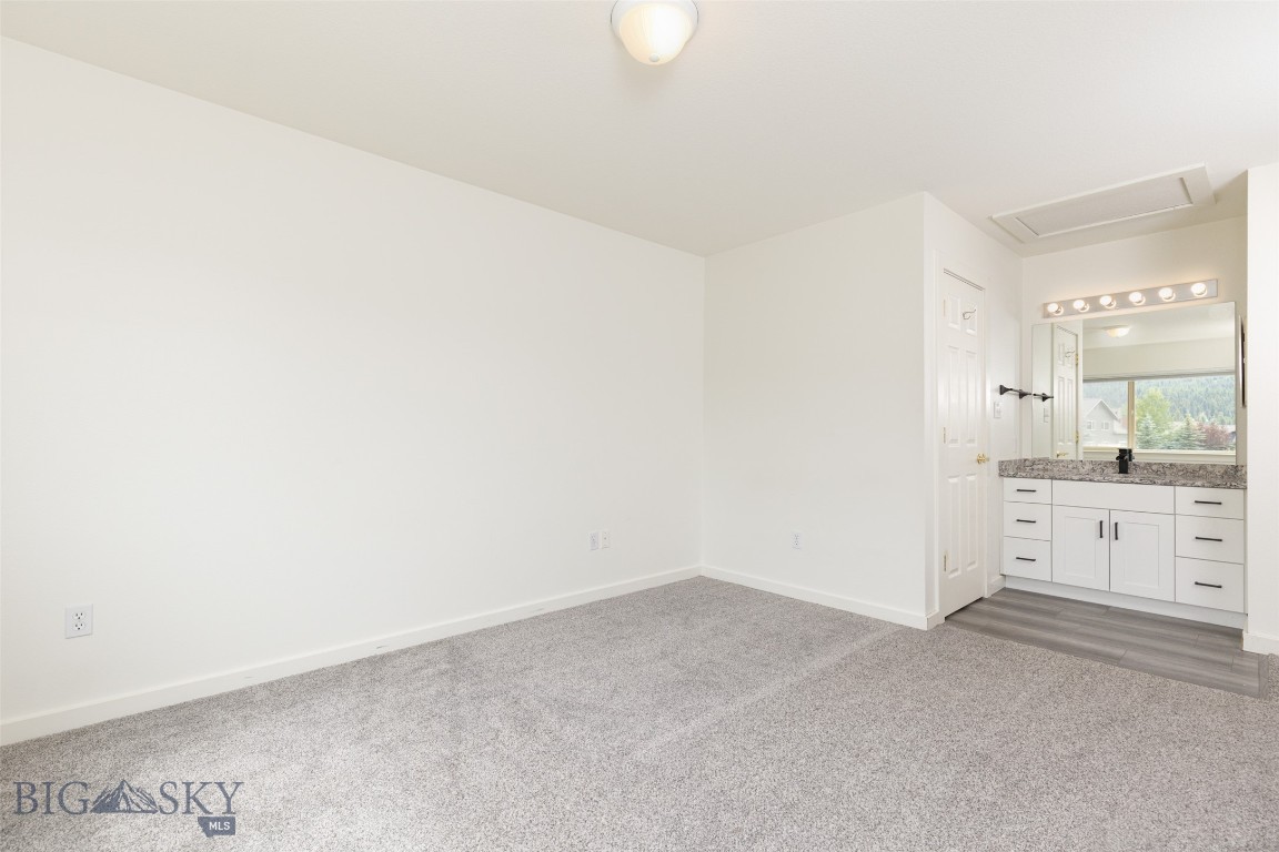 304 Firelight Property Photo 24