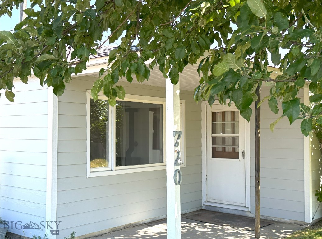 720 W Front Property Photo 1