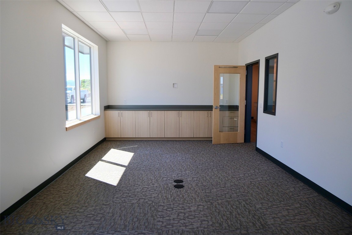 102 Wandering Way Property Photo 4