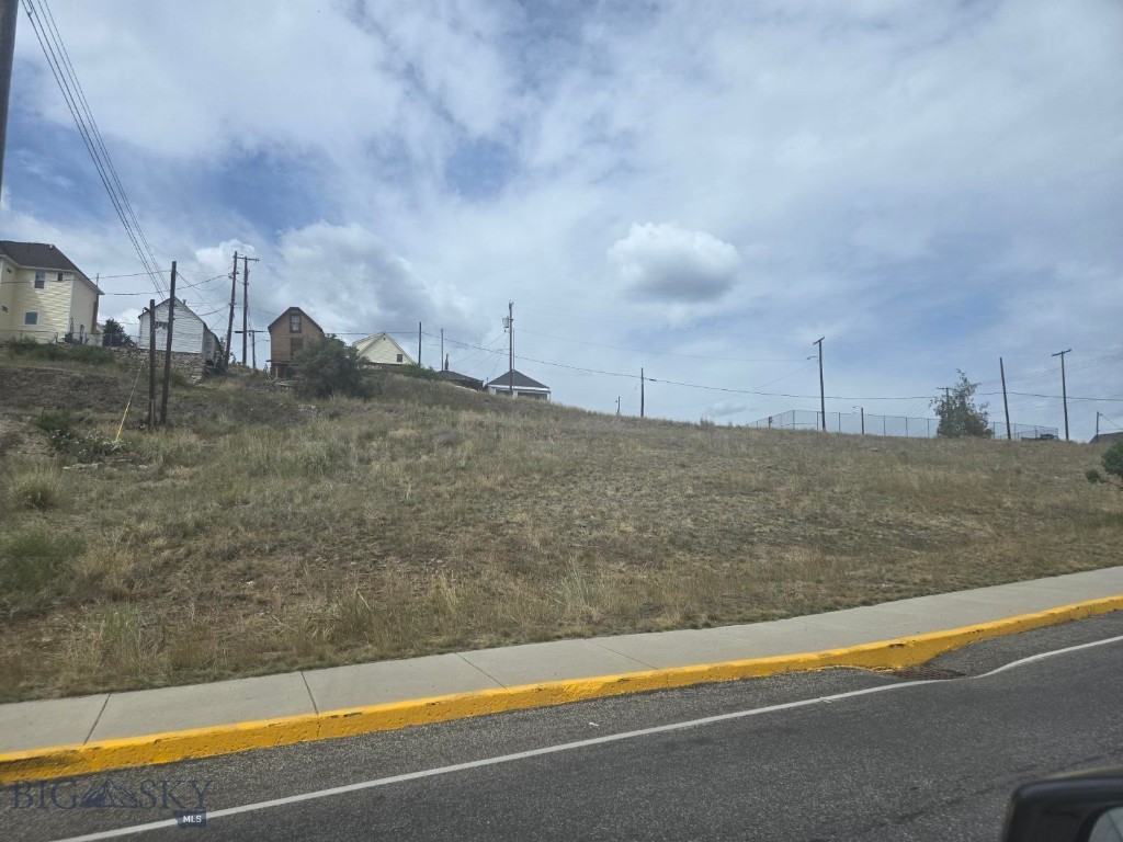 405 N Montana Street Property Photo 1