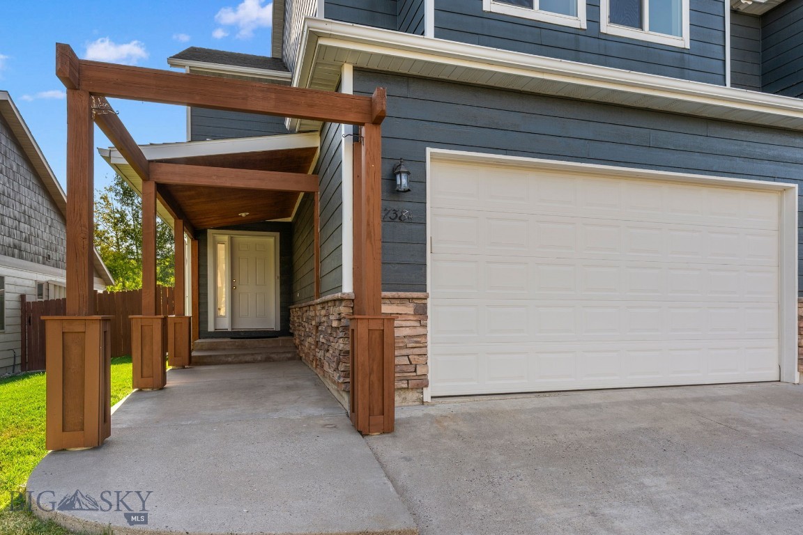 738 Forestglen Drive A Property Photo 2