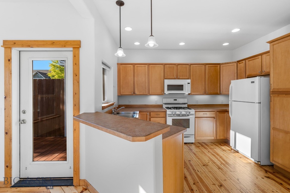 738 Forestglen Drive A Property Photo 13