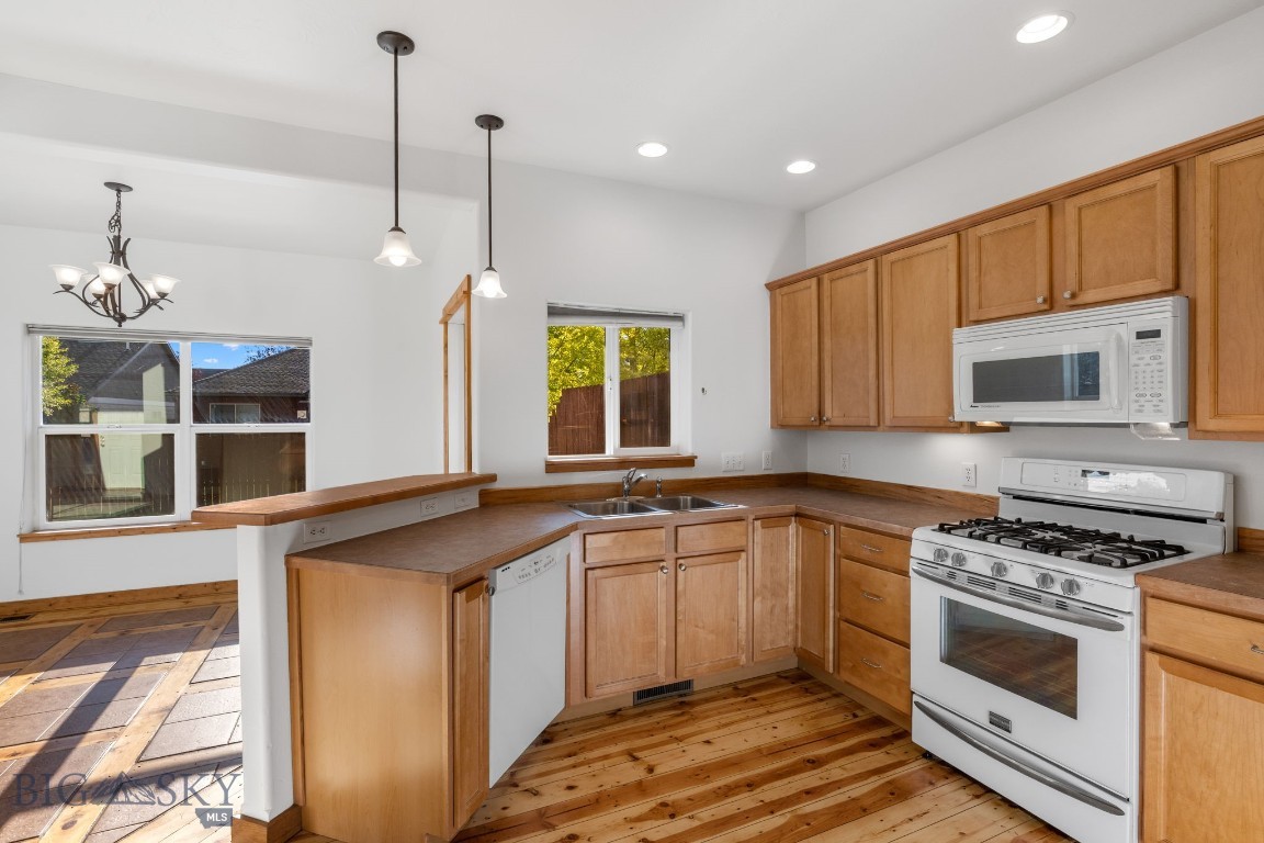 738 Forestglen Drive A Property Photo 14