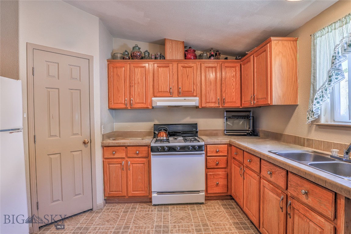 773 Us Highway 12 E Property Photo 6