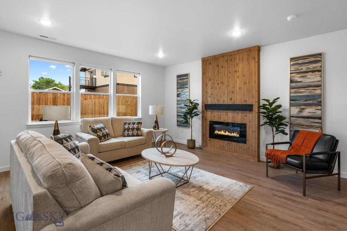 402 W Manhattan Avenue D Property Photo 1
