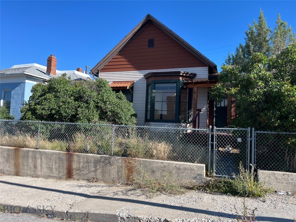 407 W Quartz Property Photo 1