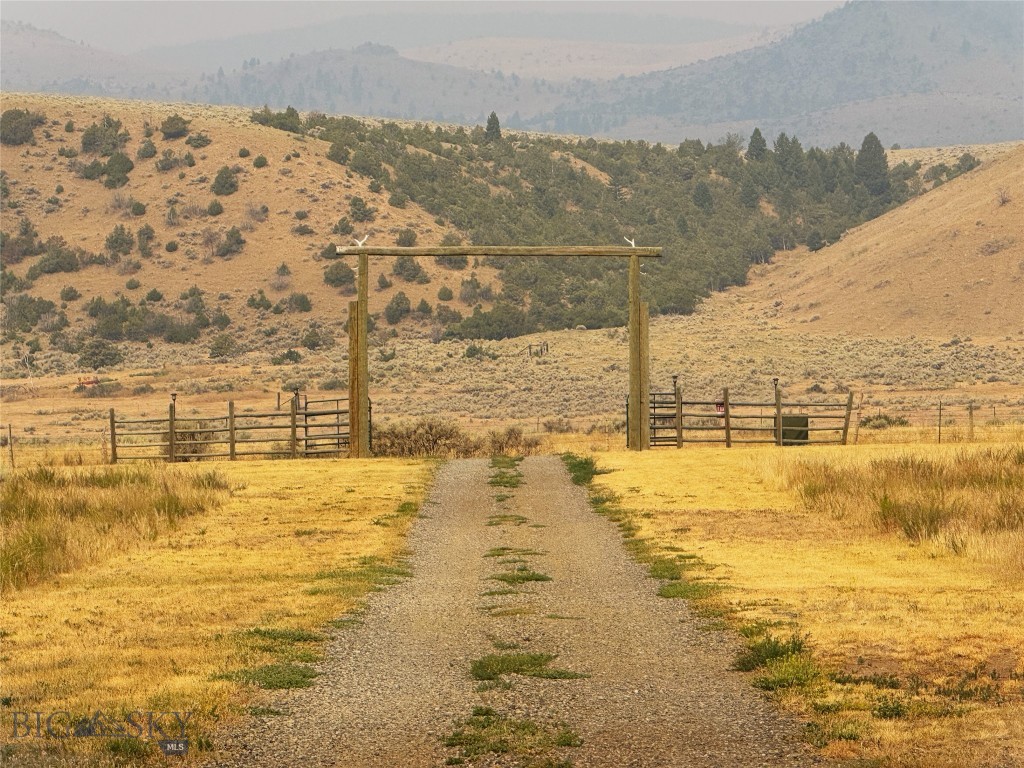1074 Crow Creek Property Photo 1