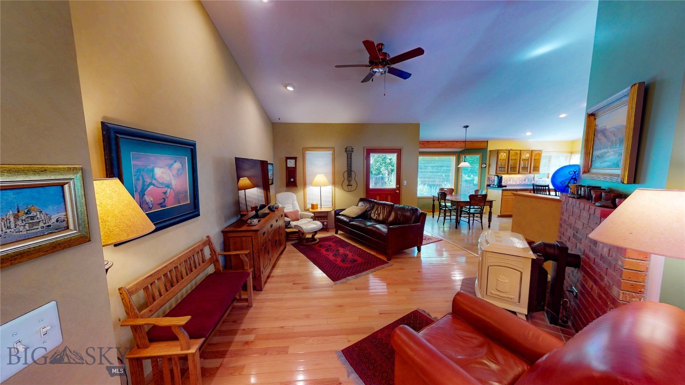 1 Riverside Drive Property Photo 12