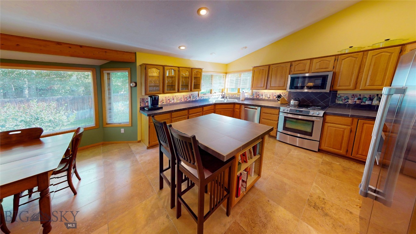 1 Riverside Drive Property Photo 22