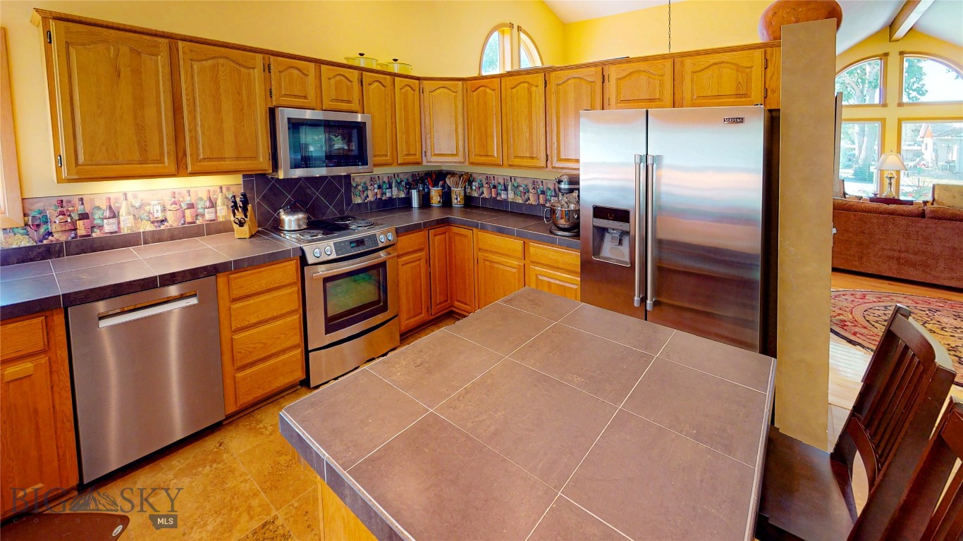 1 Riverside Drive Property Photo 27