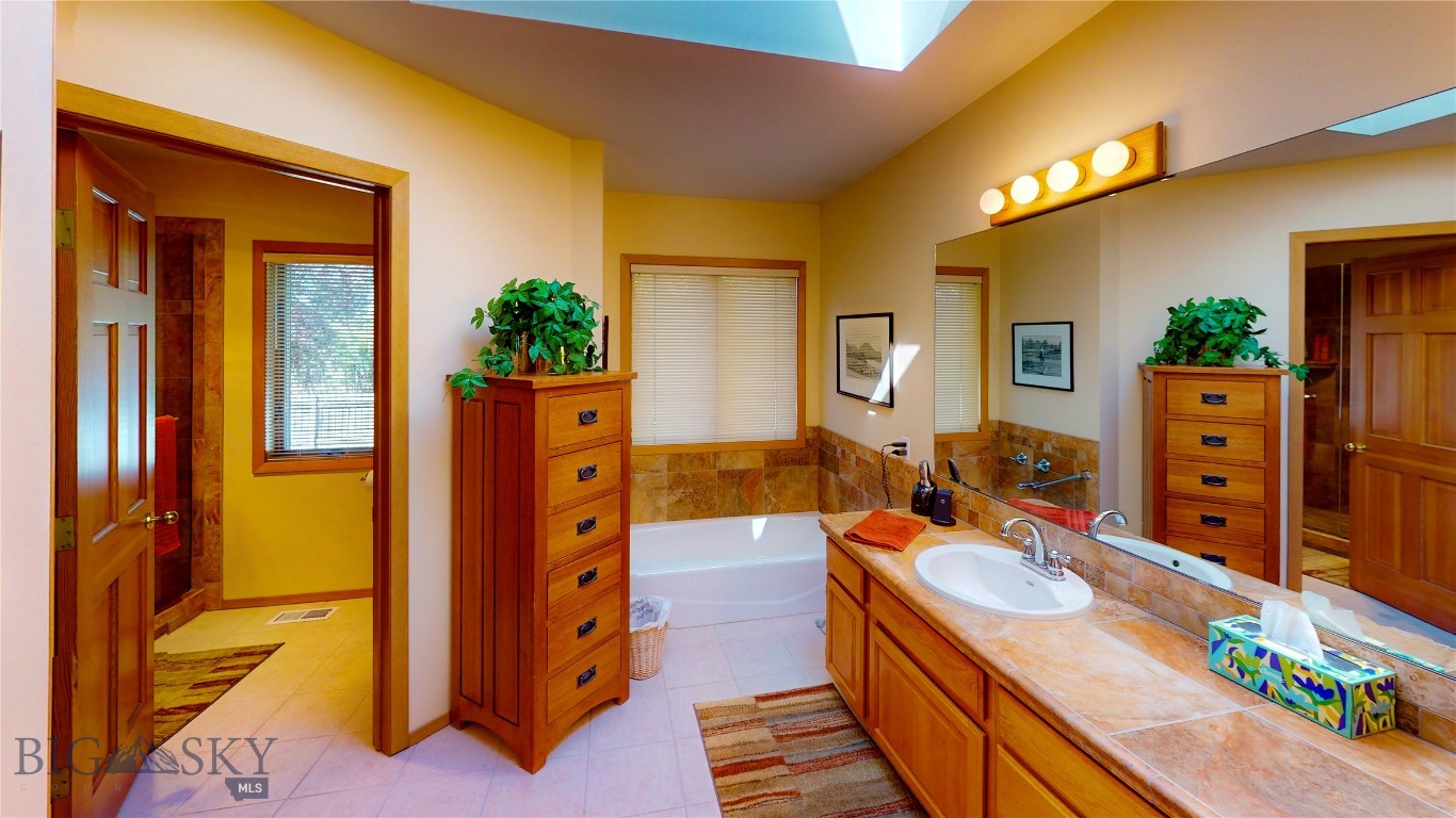 1 Riverside Drive Property Photo 35