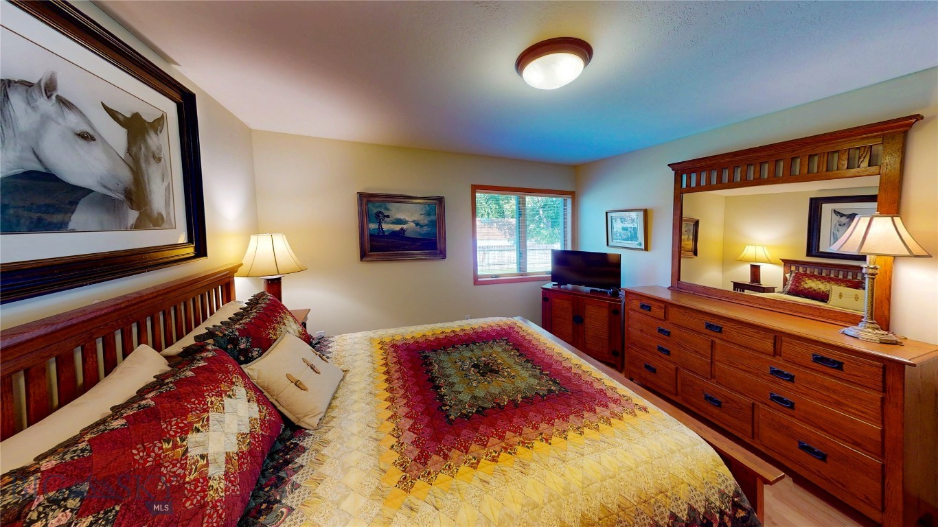1 Riverside Drive Property Photo 42