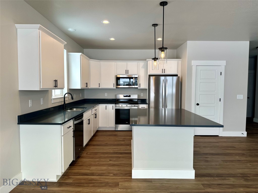 2303 Oriole Drive Property Photo 1