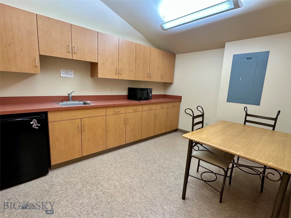 78 Meadow Village E Property Photo 14