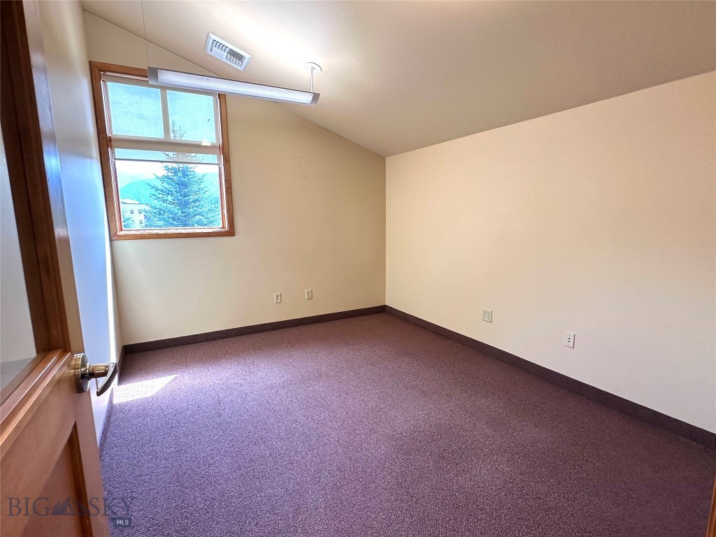 78 Meadow Village E Property Photo 16