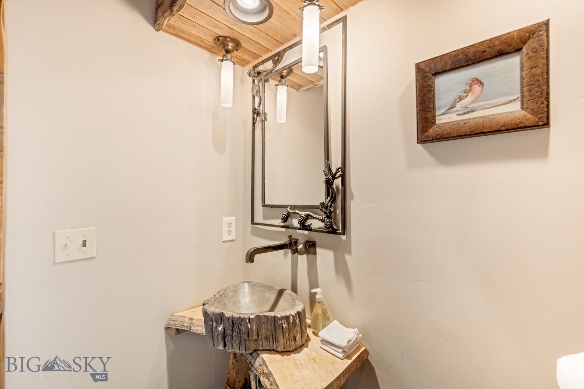 1005 Scott Street W Property Photo 25