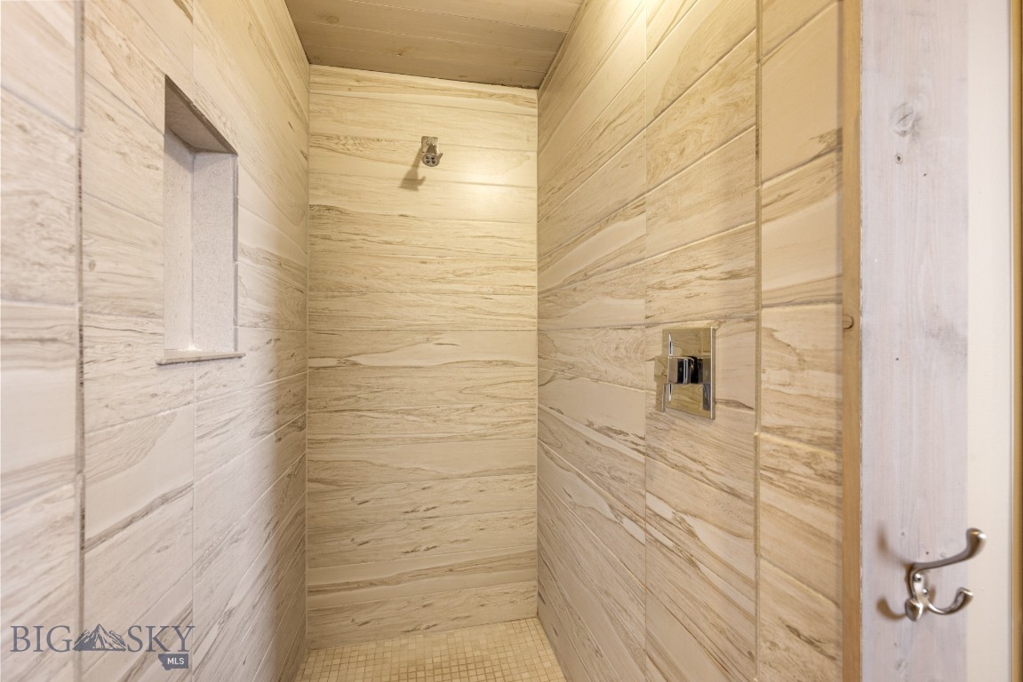1005 Scott Street W Property Photo 44