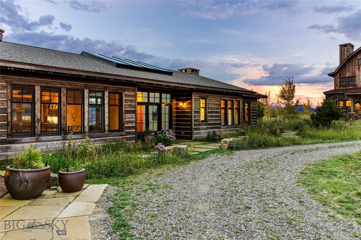 190 Sagittarius Skyway Property Photo 6