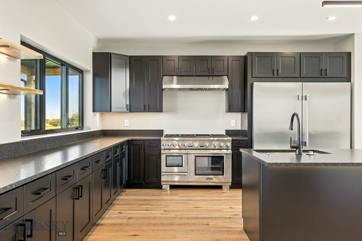 6111 Springhill Road Property Photo 2